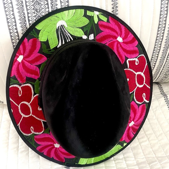 BEAUTIFUL BLACK SUEDE EMBROIDERED HAT
